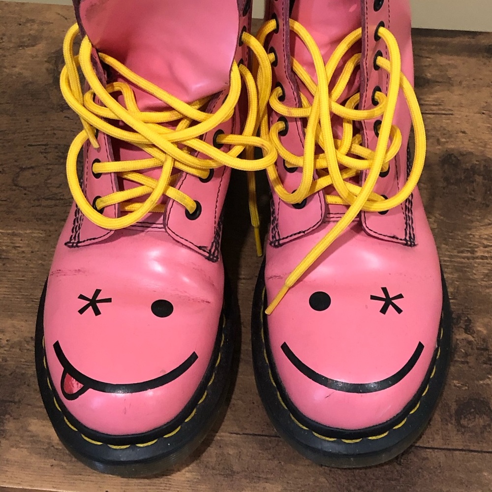 Rare Dr. Martens Hincky Smiley Face Boot in pink